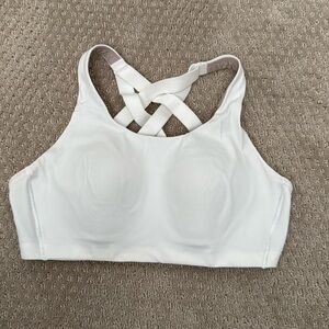 White lululemon sports bra • great condition!